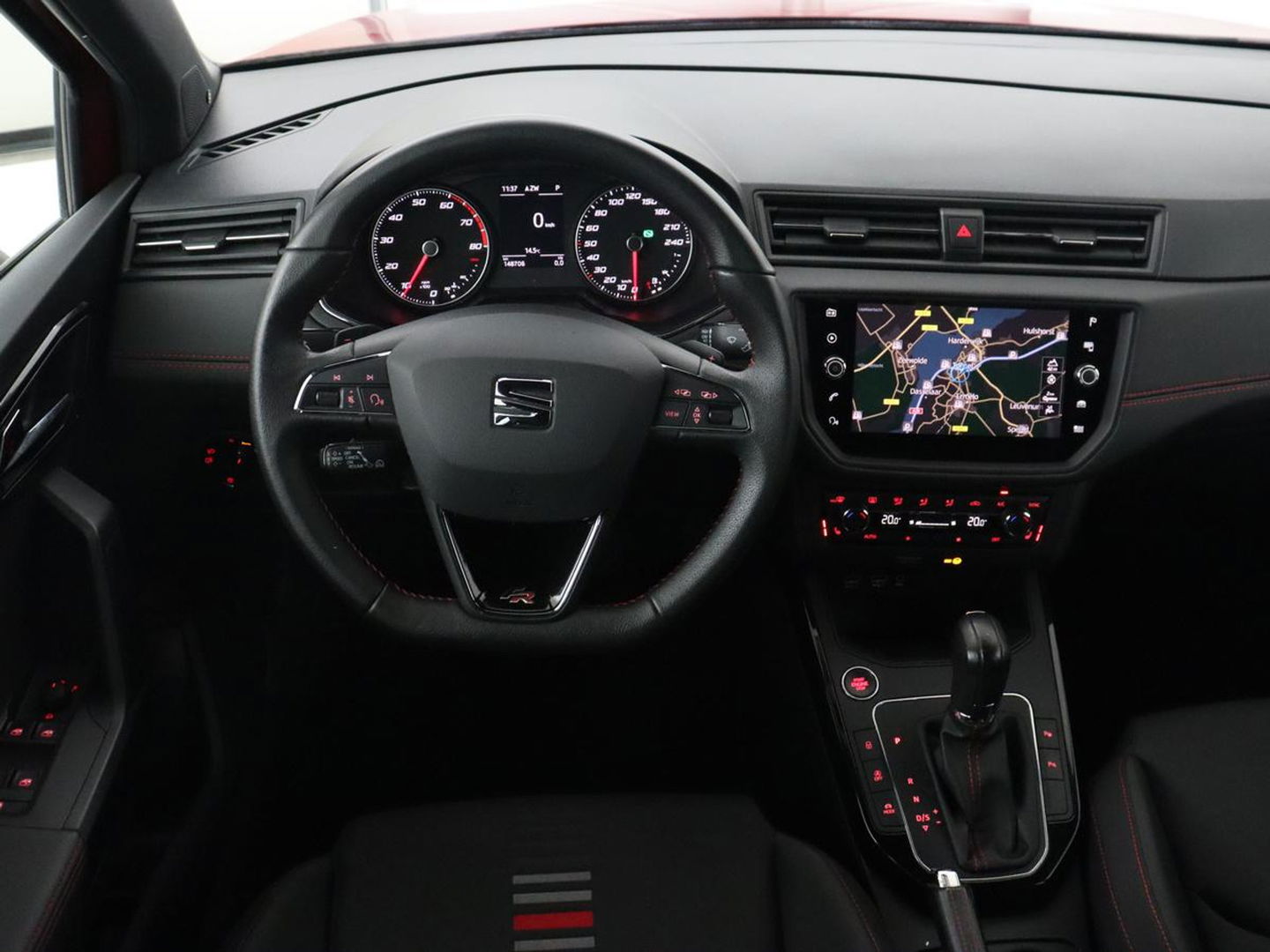 SEAT Arona 1.0 TSI FR Launch | 1e eigenaar | Stoelverwarming | Adaptive cruise | Full LED | Beats Audio | Trekhaak | DAB | Carplay | Camera | Navigatie | Park Assist | Climate control