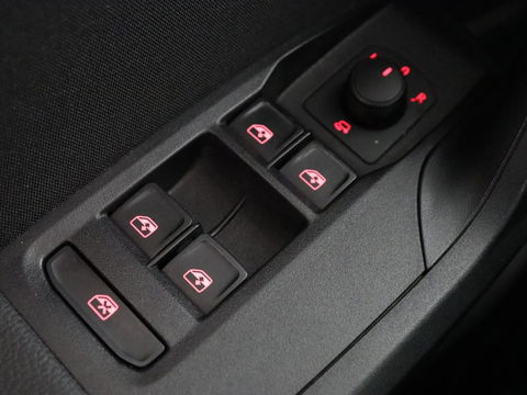 SEAT Arona 1.0 TSI FR Launch | 1e eigenaar | Stoelverwarming | Adaptive cruise | Full LED | Beats Audio | Trekhaak | DAB | Carplay | Camera | Navigatie | Park Assist | Climate control