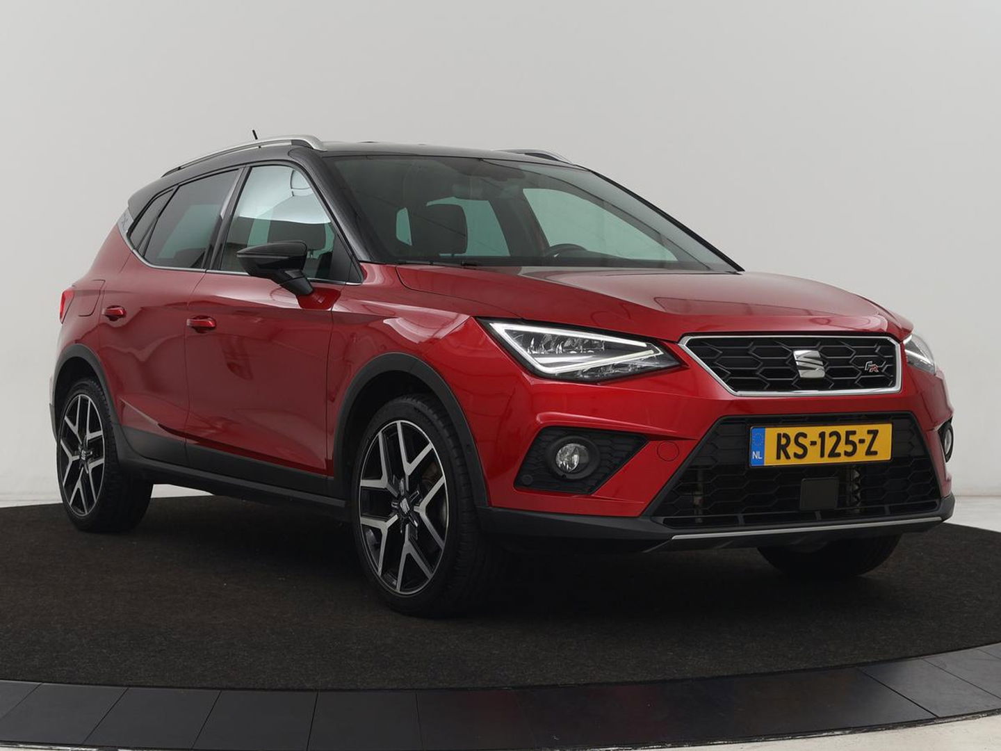 SEAT Arona 1.0 TSI FR Launch | 1e eigenaar | Stoelverwarming | Adaptive cruise | Full LED | Beats Audio | Trekhaak | DAB | Carplay | Camera | Navigatie | Park Assist | Climate control