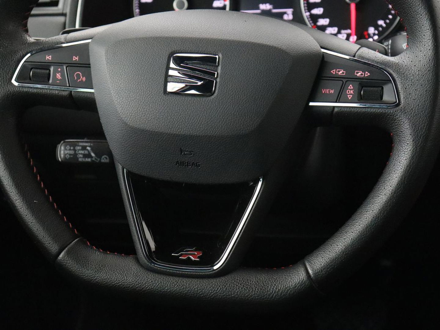 SEAT Arona 1.0 TSI FR Launch | 1e eigenaar | Stoelverwarming | Adaptive cruise | Full LED | Beats Audio | Trekhaak | DAB | Carplay | Camera | Navigatie | Park Assist | Climate control