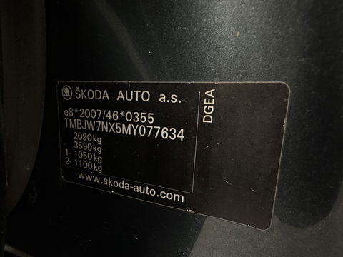 Škoda Octavia Combi 1.4 TSI iV PHEV Business Edition ( Plug-In ) (INCL-BTW) *FULL-LED | DIGI-COCKPIT | NAVI-FULLMAP | SPORT-SEATS | KEYLESS | ECC | PDC | CARPLAY | SHIFT-PADDLES | CRUISE | 18''ALU*