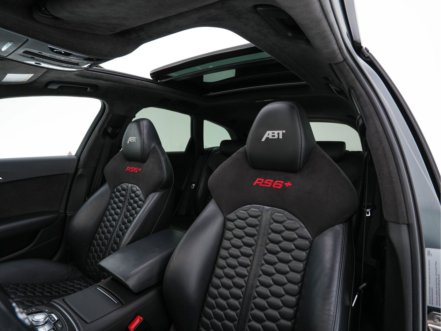 Audi RS6 4.0 TFSI RS6+ ABT 1/50 Aut. *1-OWNER | CERAMIC-BRAKES | PANO | HEAD-UP | RS-SEATS | LUXURY-LEATHER | MATRIX-LED | ADAPTIVE-CRUISE | BLIND-SPOT | BOSE-SOUND | MEMORY-PACK | TOP-VIEW | KEYLESS | NAVI-FULLMAP | DAB+ |