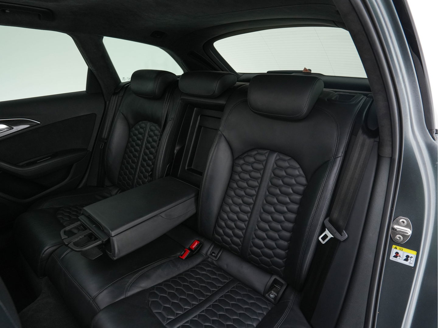 Audi RS6 4.0 TFSI RS6+ ABT 1/50 Aut. *1-OWNER | CERAMIC-BRAKES | PANO | HEAD-UP | RS-SEATS | LUXURY-LEATHER | MATRIX-LED | ADAPTIVE-CRUISE | BLIND-SPOT | BOSE-SOUND | MEMORY-PACK | TOP-VIEW | KEYLESS | NAVI-FULLMAP | DAB+ |