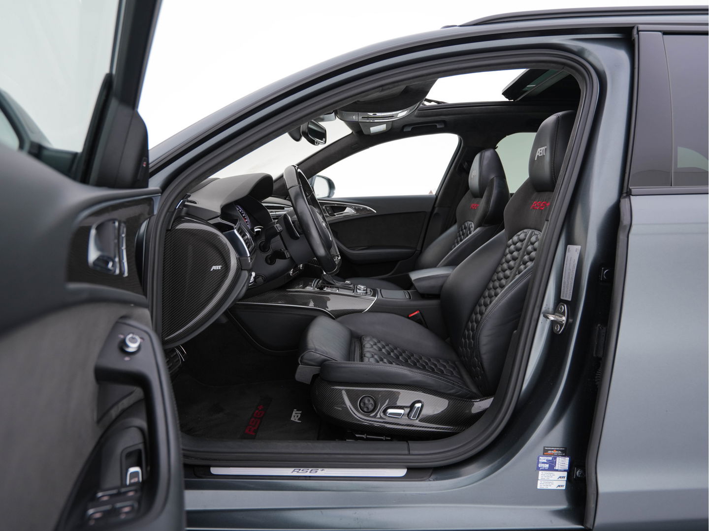 Audi RS6 4.0 TFSI RS6+ ABT 1/50 Aut. *1-OWNER | CERAMIC-BRAKES | PANO | HEAD-UP | RS-SEATS | LUXURY-LEATHER | MATRIX-LED | ADAPTIVE-CRUISE | BLIND-SPOT | BOSE-SOUND | MEMORY-PACK | TOP-VIEW | KEYLESS | NAVI-FULLMAP | DAB+ |