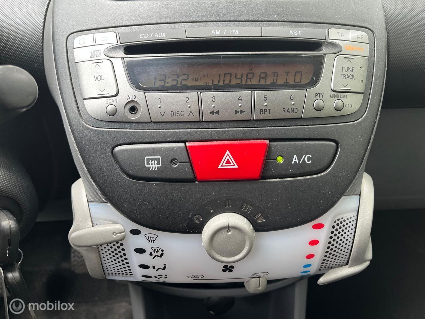 Peugeot 107 1.0-12V Black & Silver - AIRCO - 5D - APK 09/26