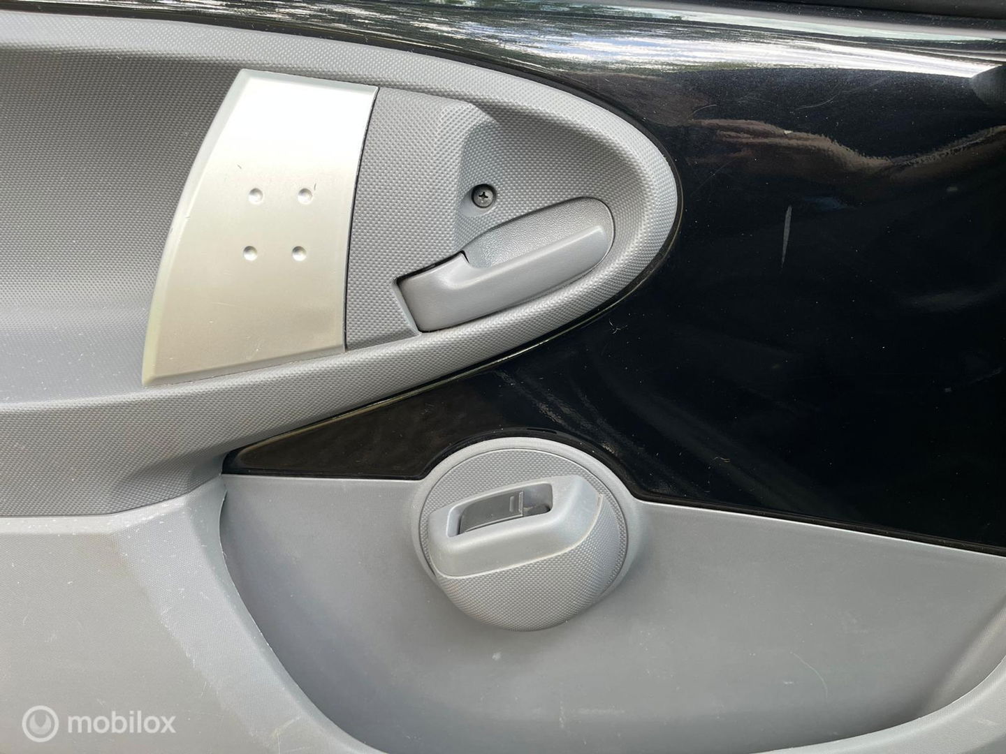 Peugeot 107 1.0-12V Black & Silver - AIRCO - 5D - APK 09/26