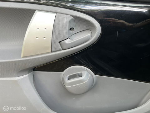 Peugeot 107 1.0-12V Black & Silver - AIRCO - 5D - APK 09/26