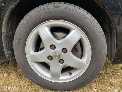 Peugeot 107 1.0-12V Black & Silver - AIRCO - 5D - APK 09/26