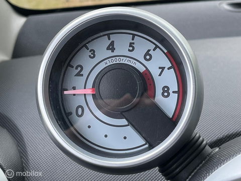 Peugeot 107 1.0-12V Black & Silver - AIRCO - 5D - APK 09/26