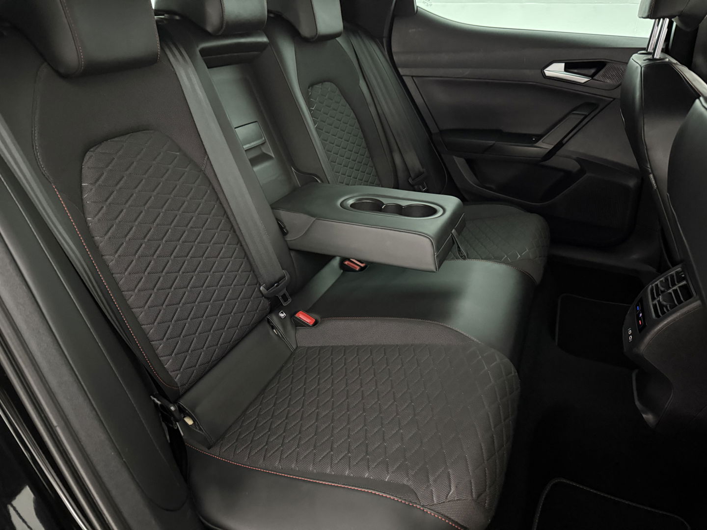 SEAT Leon 1.5 eTSI FR 150PK | Virtual | Camera | Sfeer | Adap. Cruise | Stoel/Stuurverw. | Trekh. | Carplay | Keyless | NAP