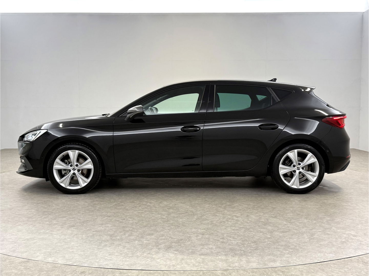 SEAT Leon 1.5 eTSI FR 150PK | Virtual | Camera | Sfeer | Adap. Cruise | Stoel/Stuurverw. | Trekh. | Carplay | Keyless | NAP