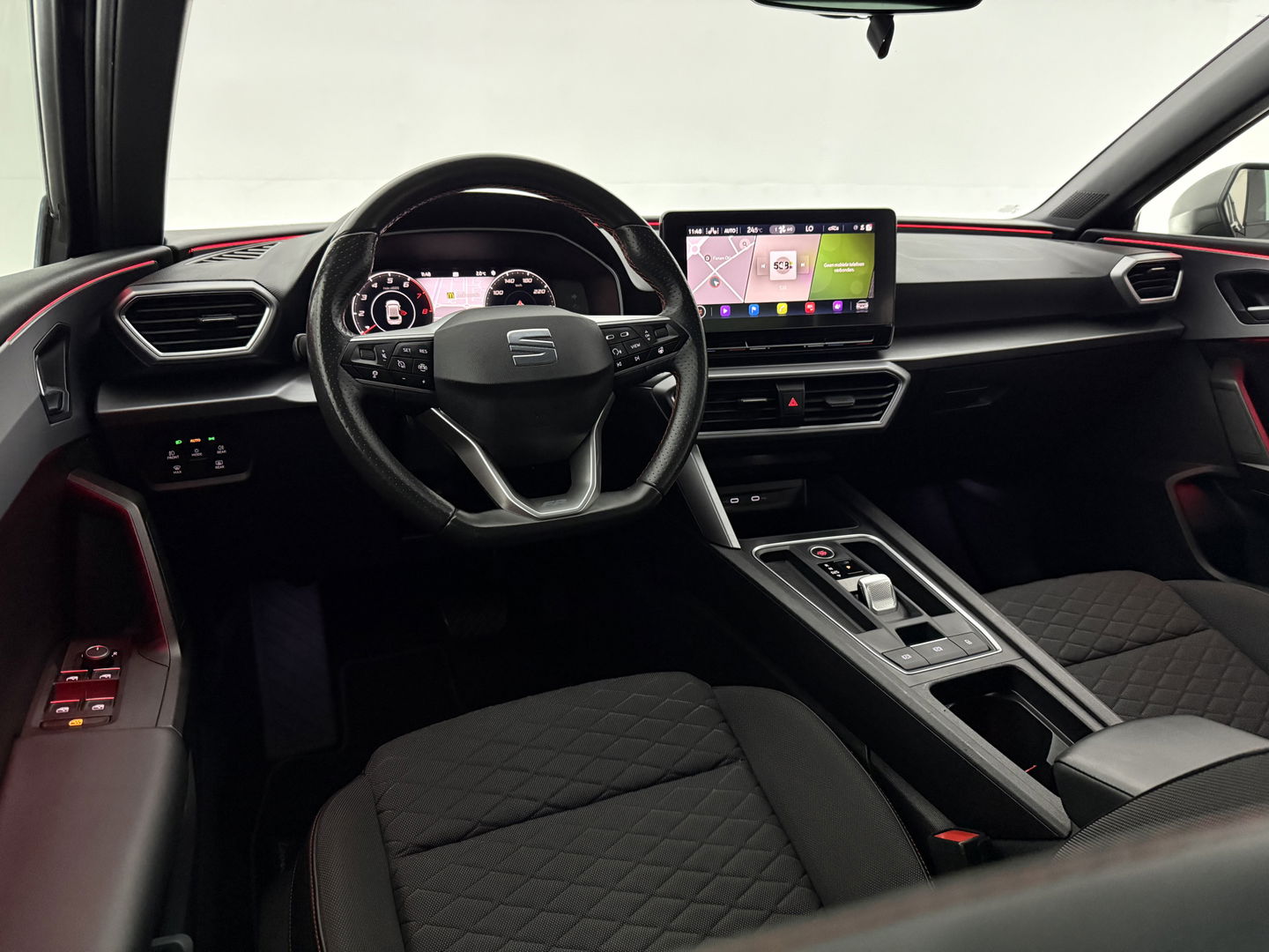 SEAT Leon 1.5 eTSI FR 150PK | Virtual | Camera | Sfeer | Adap. Cruise | Stoel/Stuurverw. | Trekh. | Carplay | Keyless | NAP