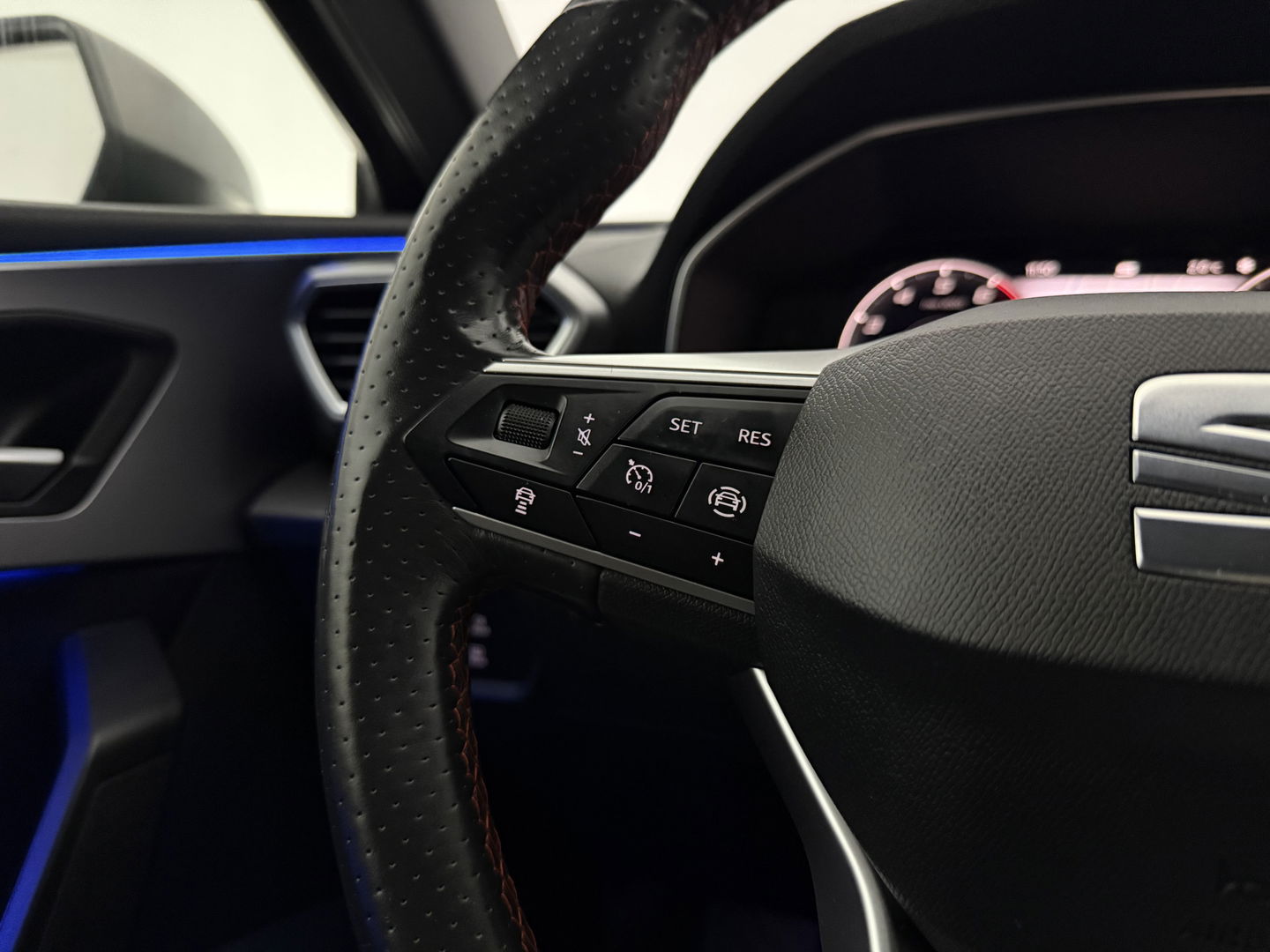 SEAT Leon 1.5 eTSI FR 150PK | Virtual | Camera | Sfeer | Adap. Cruise | Stoel/Stuurverw. | Trekh. | Carplay | Keyless | NAP