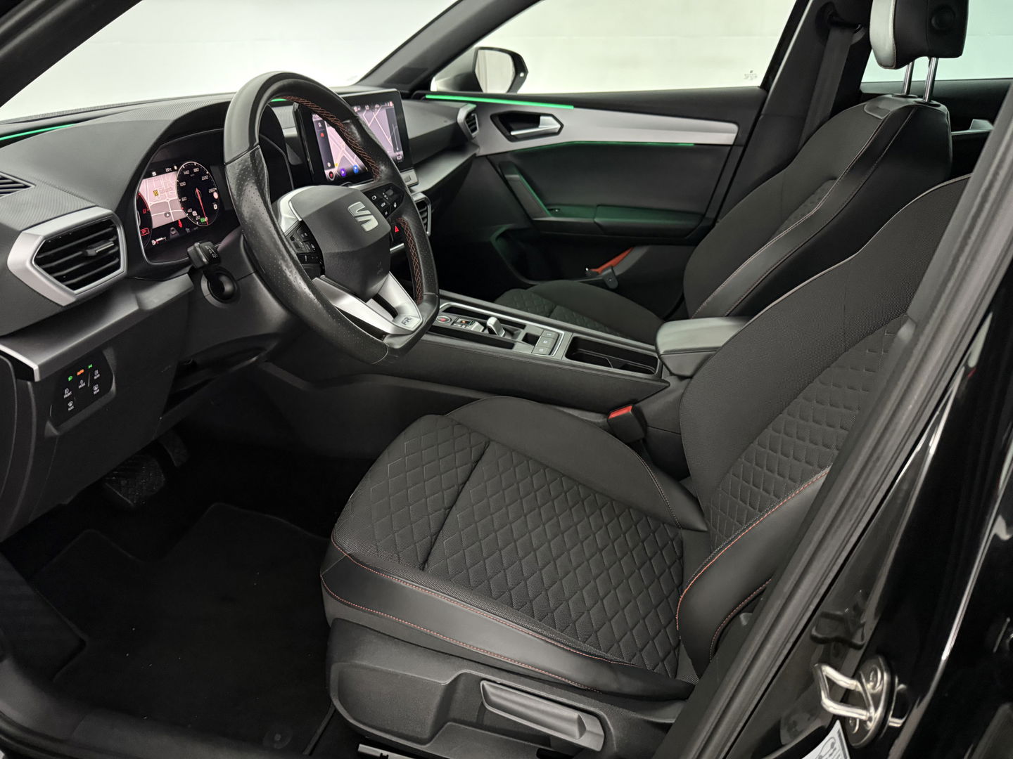 SEAT Leon 1.5 eTSI FR 150PK | Virtual | Camera | Sfeer | Adap. Cruise | Stoel/Stuurverw. | Trekh. | Carplay | Keyless | NAP