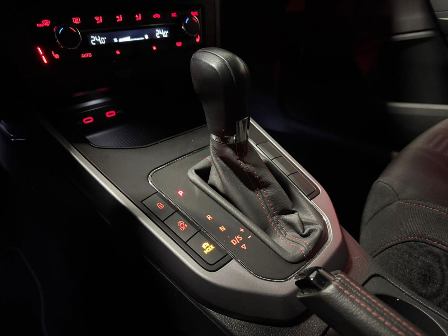 SEAT Arona 1.5 TSI EVO FR Business Intense Plus CARPLAY PDC