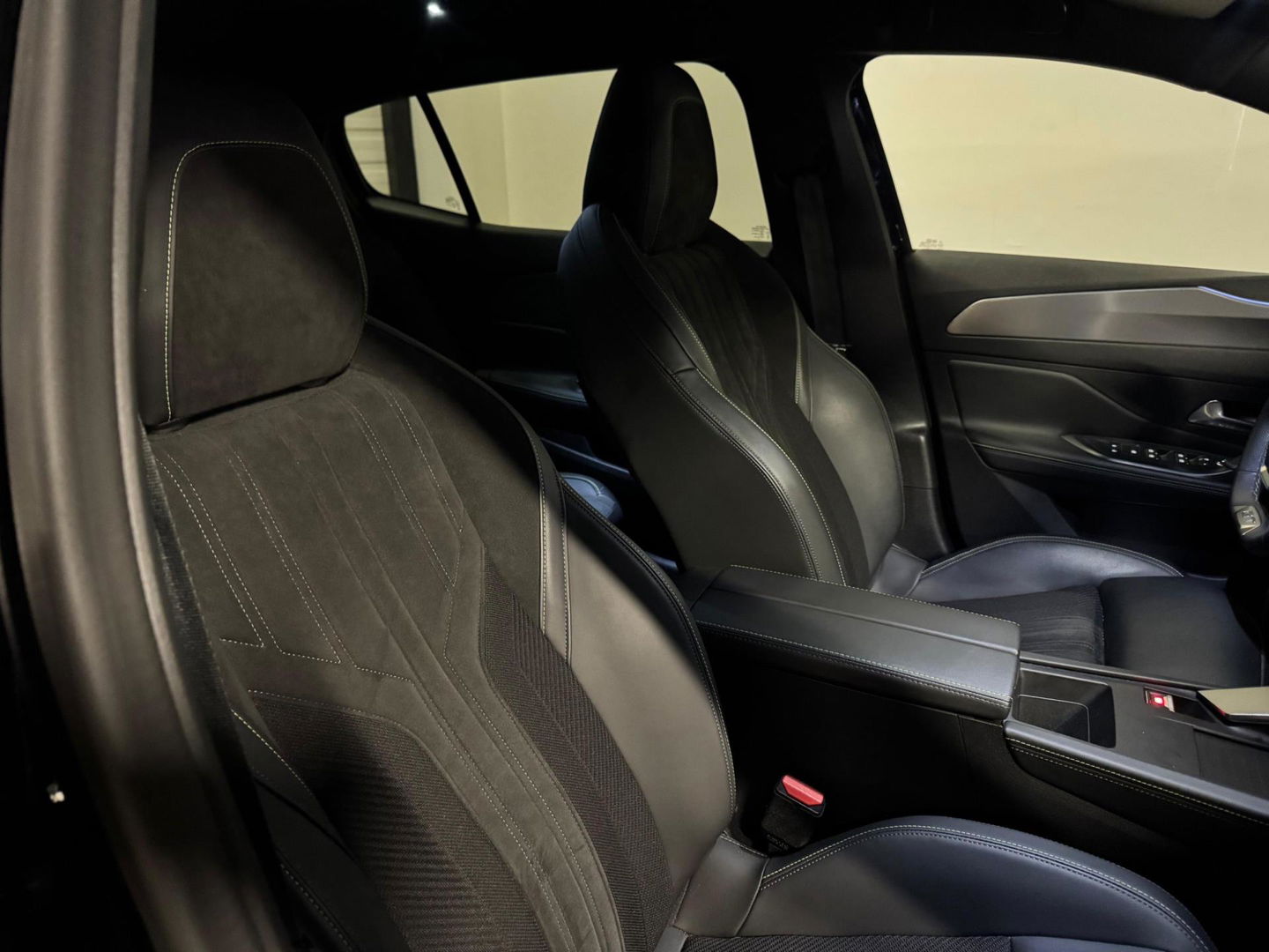 Peugeot 408 1.2 PureTech GT 130 EAT8 KEYLESS CARPLAY