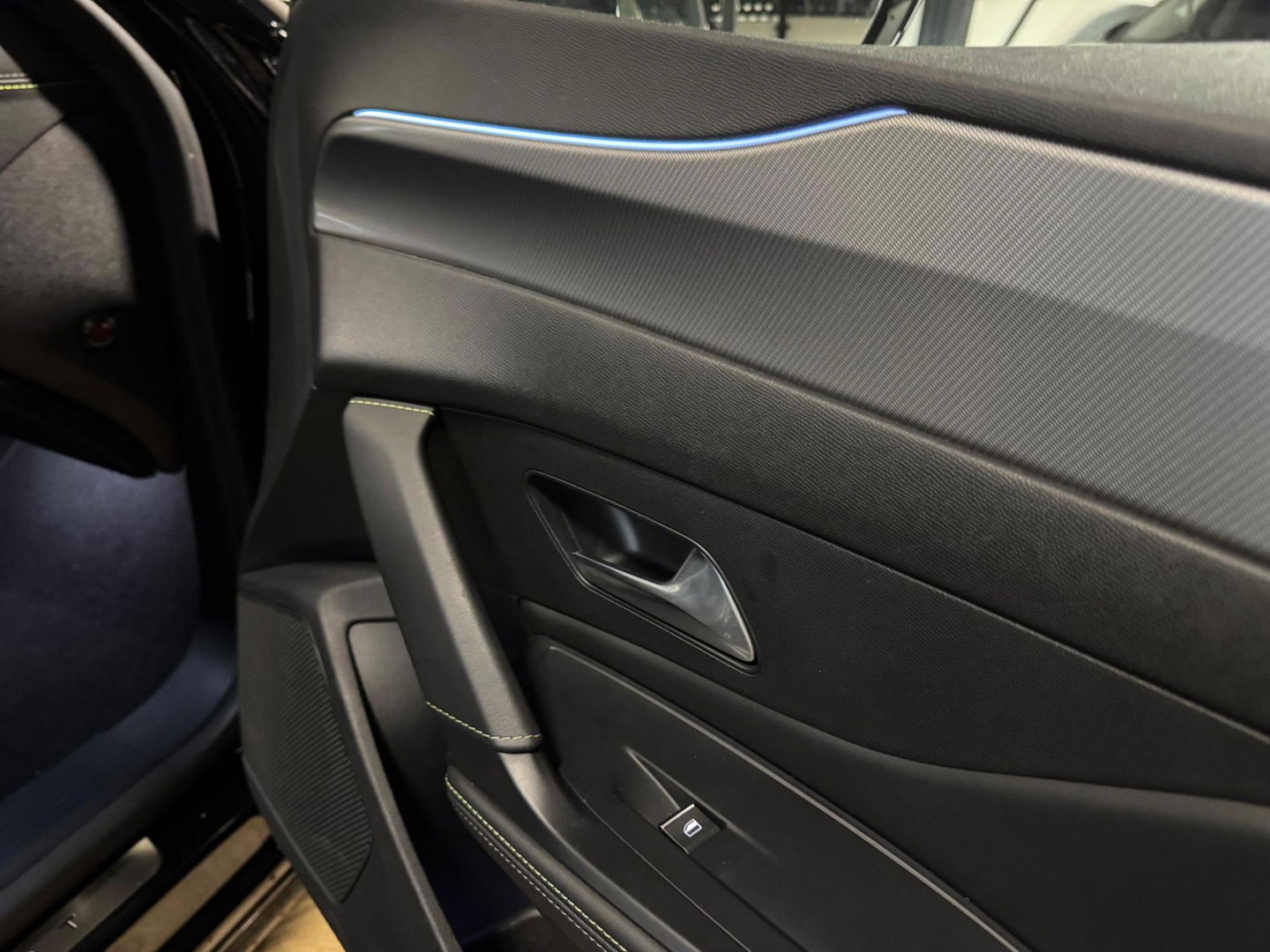 Peugeot 408 1.2 PureTech GT 130 EAT8 KEYLESS CARPLAY