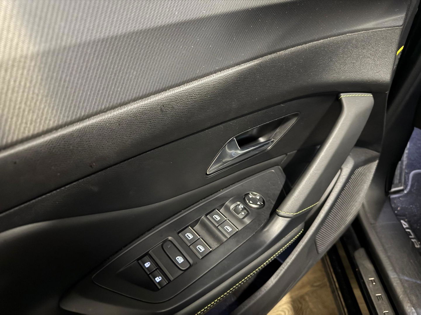 Peugeot 408 1.2 PureTech GT 130 EAT8 KEYLESS CARPLAY