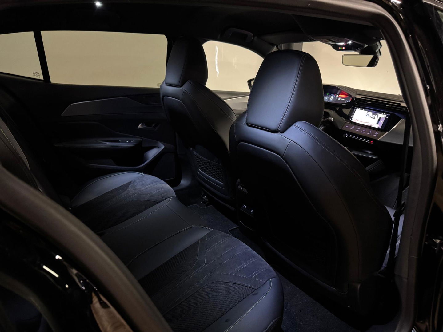 Peugeot 408 1.2 PureTech GT 130 EAT8 KEYLESS CARPLAY