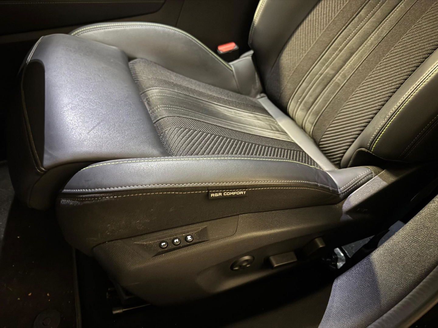 Peugeot 408 1.2 PureTech GT 130 EAT8 KEYLESS CARPLAY