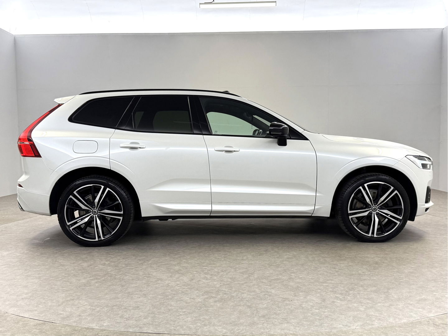 Volvo XC60 2.0 Recharge T8 AWD R-Design | SOH 83% | Pano | H/K | HuD | Memory | Stoel/Stuurverw. | Virtual | Trekh. | Camera | Carplay