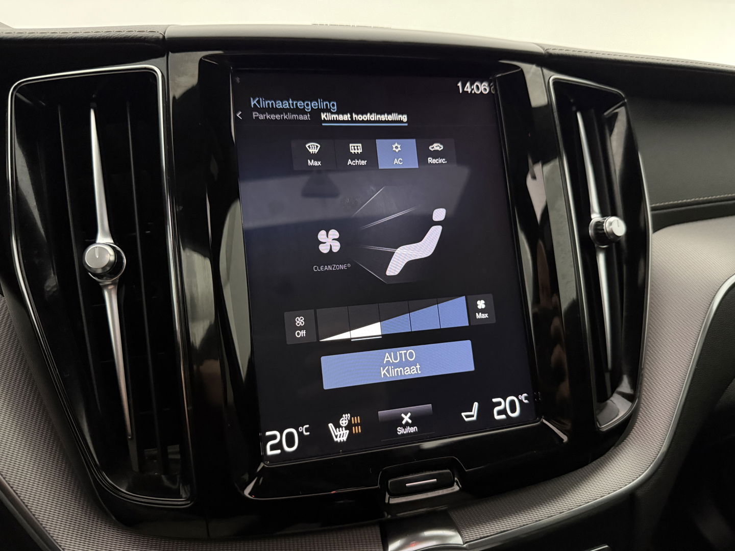 Volvo XC60 2.0 Recharge T8 AWD R-Design | SOH 83% | Pano | H/K | HuD | Memory | Stoel/Stuurverw. | Virtual | Trekh. | Camera | Carplay