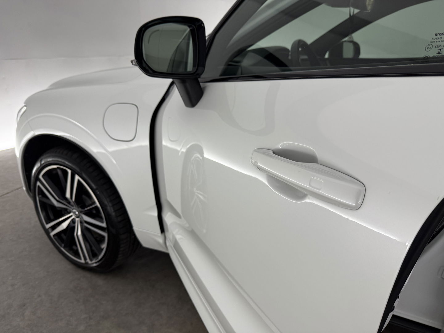 Volvo XC60 2.0 Recharge T8 AWD R-Design | SOH 83% | Pano | H/K | HuD | Memory | Stoel/Stuurverw. | Virtual | Trekh. | Camera | Carplay