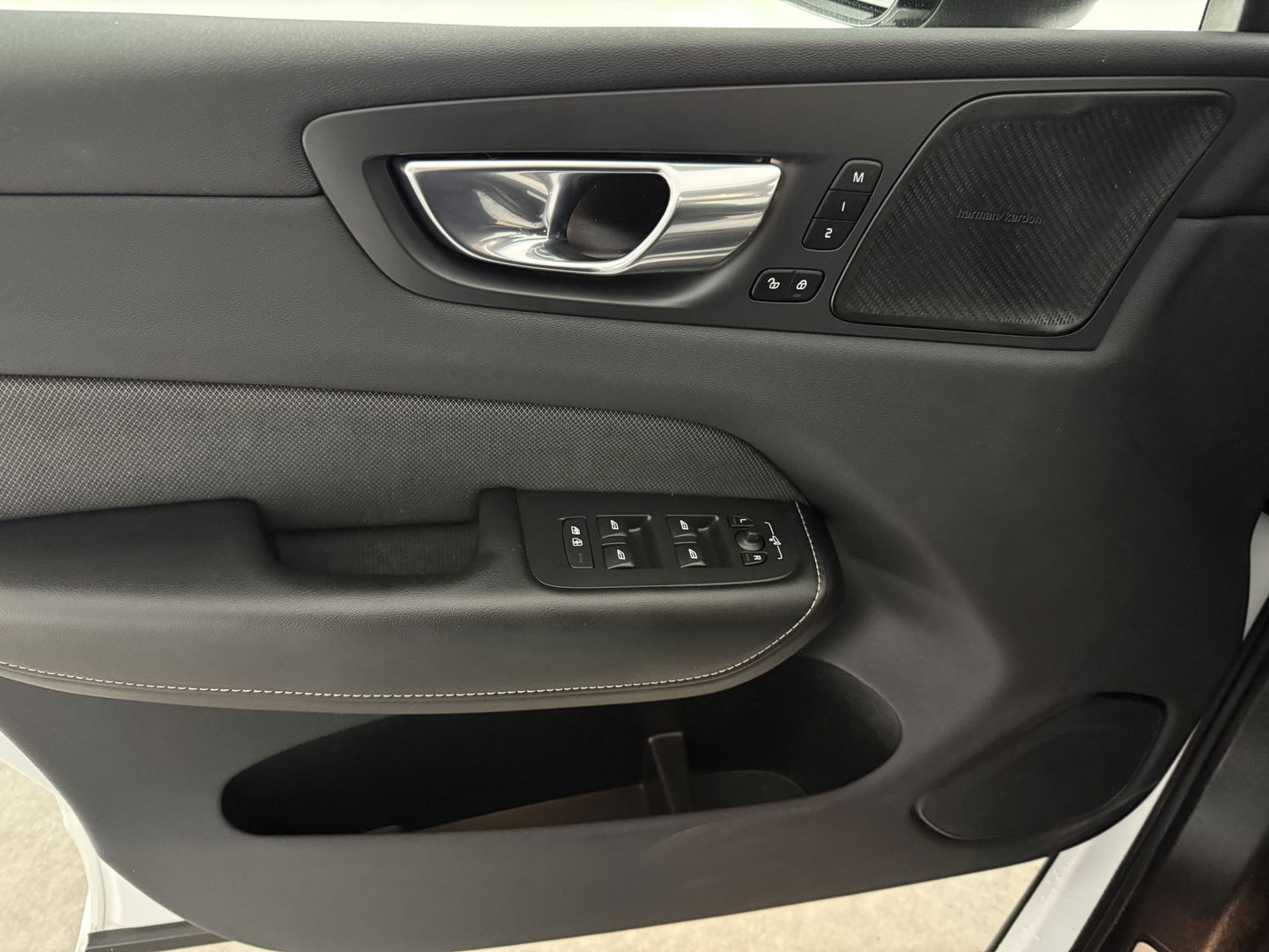 Volvo XC60 2.0 Recharge T8 AWD R-Design | SOH 83% | Pano | H/K | HuD | Memory | Stoel/Stuurverw. | Virtual | Trekh. | Camera | Carplay