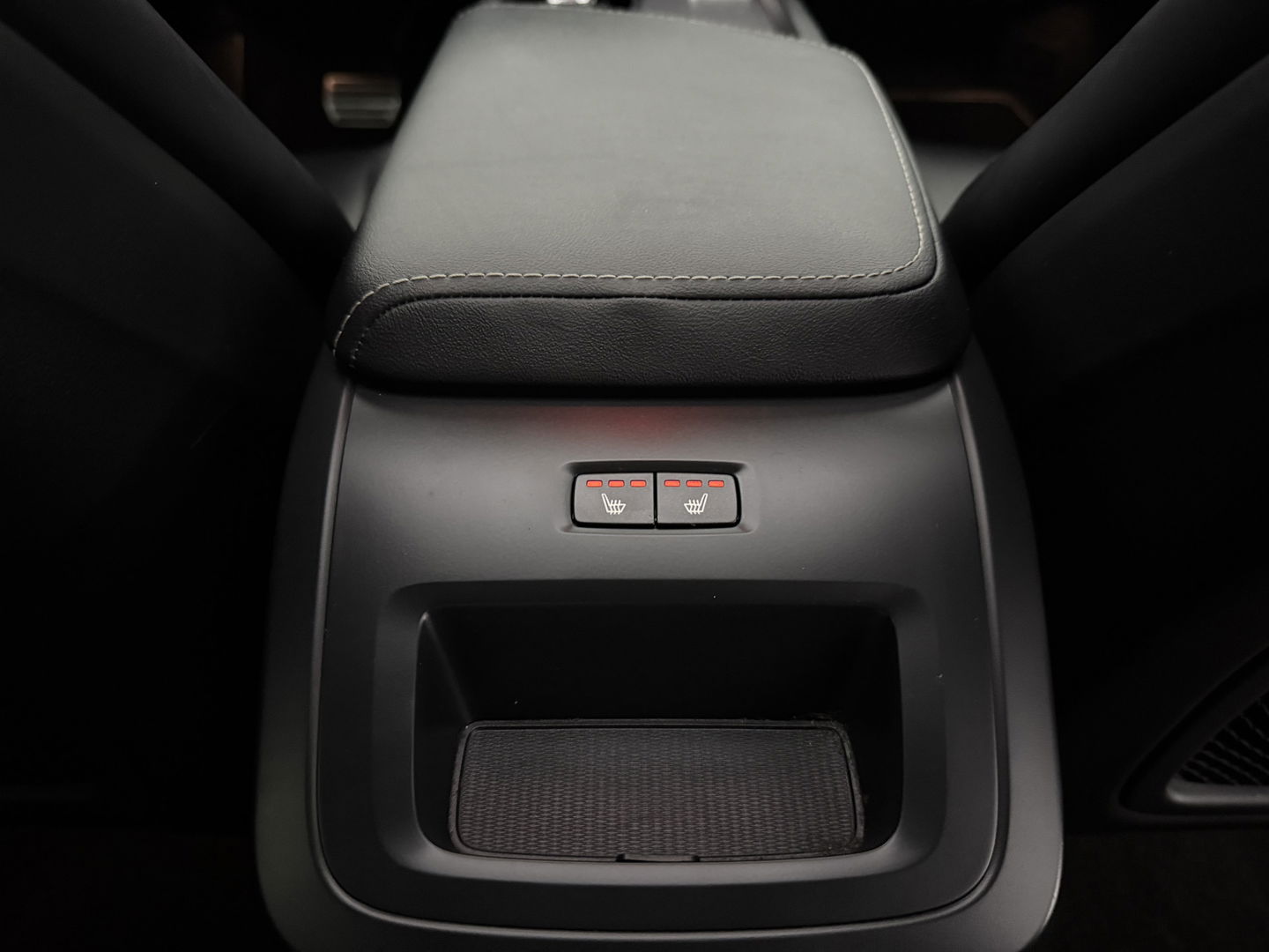 Volvo XC60 2.0 Recharge T8 AWD R-Design | SOH 83% | Pano | H/K | HuD | Memory | Stoel/Stuurverw. | Virtual | Trekh. | Camera | Carplay