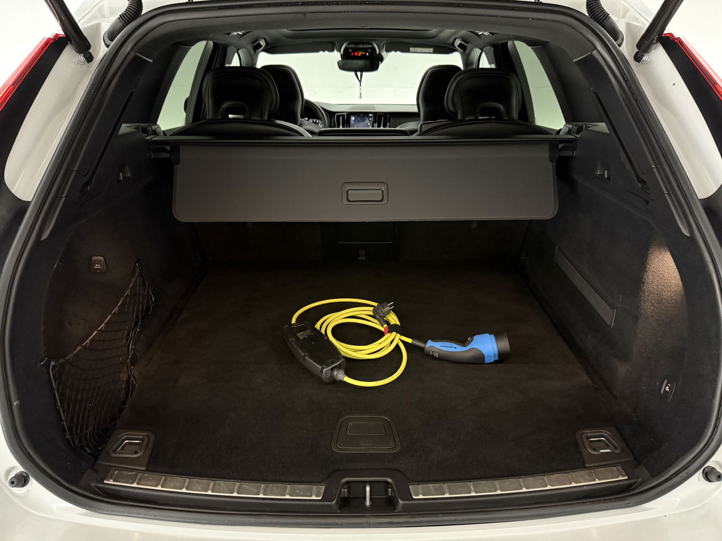 Volvo XC60 2.0 Recharge T8 AWD R-Design | SOH 83% | Pano | H/K | HuD | Memory | Stoel/Stuurverw. | Virtual | Trekh. | Camera | Carplay