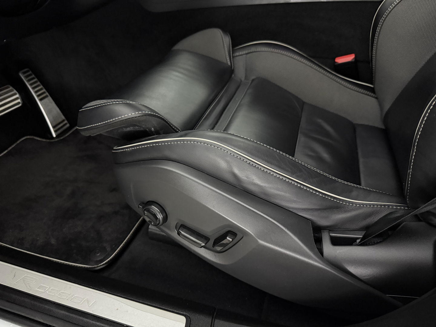 Volvo XC60 2.0 Recharge T8 AWD R-Design | SOH 83% | Pano | H/K | HuD | Memory | Stoel/Stuurverw. | Virtual | Trekh. | Camera | Carplay