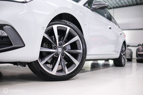 SEAT Leon Sportstourer FR 1.4 TSI eHybrid | ACC | Stoel + stuur verwarming | Drivers Assistent Pack XL | LED | CarPlay | Camera | Sportstoelen | Flippe
