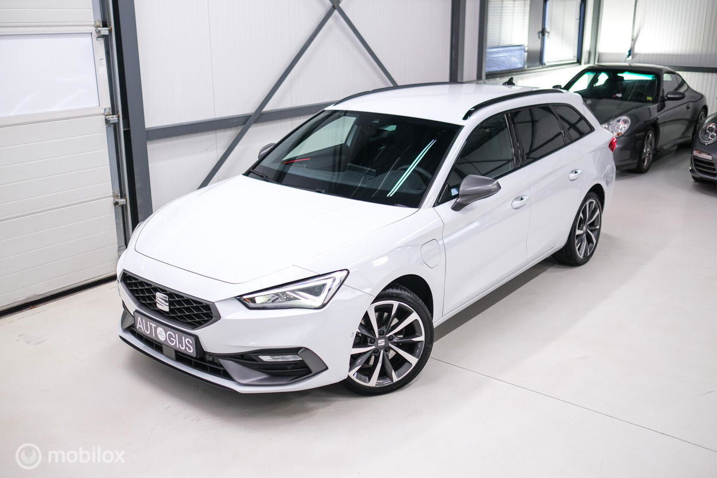 SEAT Leon Sportstourer FR 1.4 TSI eHybrid | ACC | Stoel + stuur verwarming | Drivers Assistent Pack XL | LED | CarPlay | Camera | Sportstoelen | Flippe