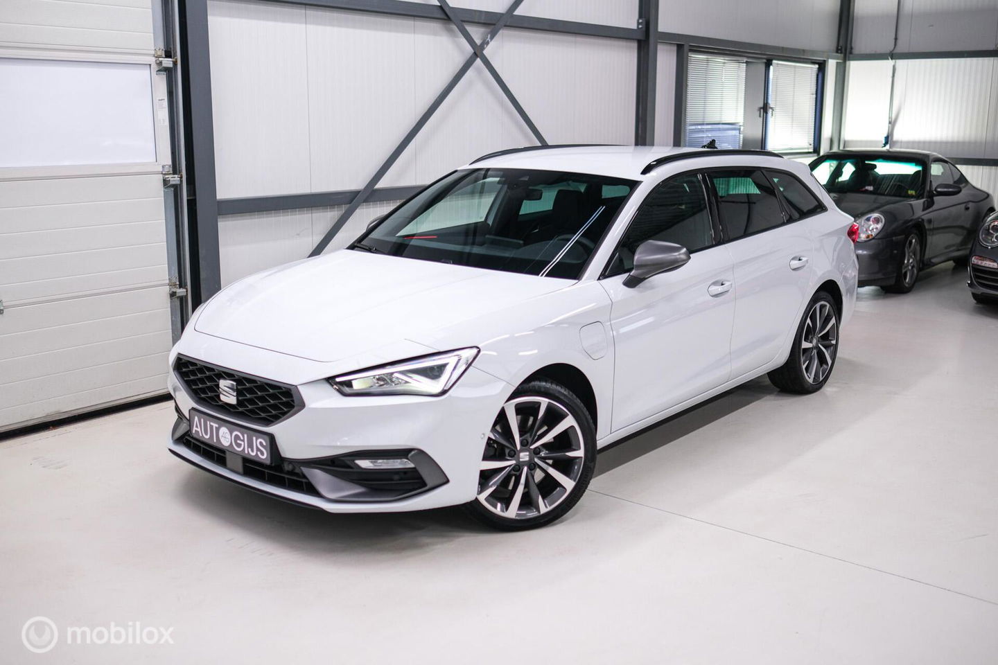 SEAT Leon Sportstourer FR 1.4 TSI eHybrid | ACC | Stoel + stuur verwarming | Drivers Assistent Pack XL | LED | CarPlay | Camera | Sportstoelen | Flippe