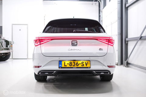 SEAT Leon Sportstourer FR 1.4 TSI eHybrid | ACC | Stoel + stuur verwarming | Drivers Assistent Pack XL | LED | CarPlay | Camera | Sportstoelen | Flippe