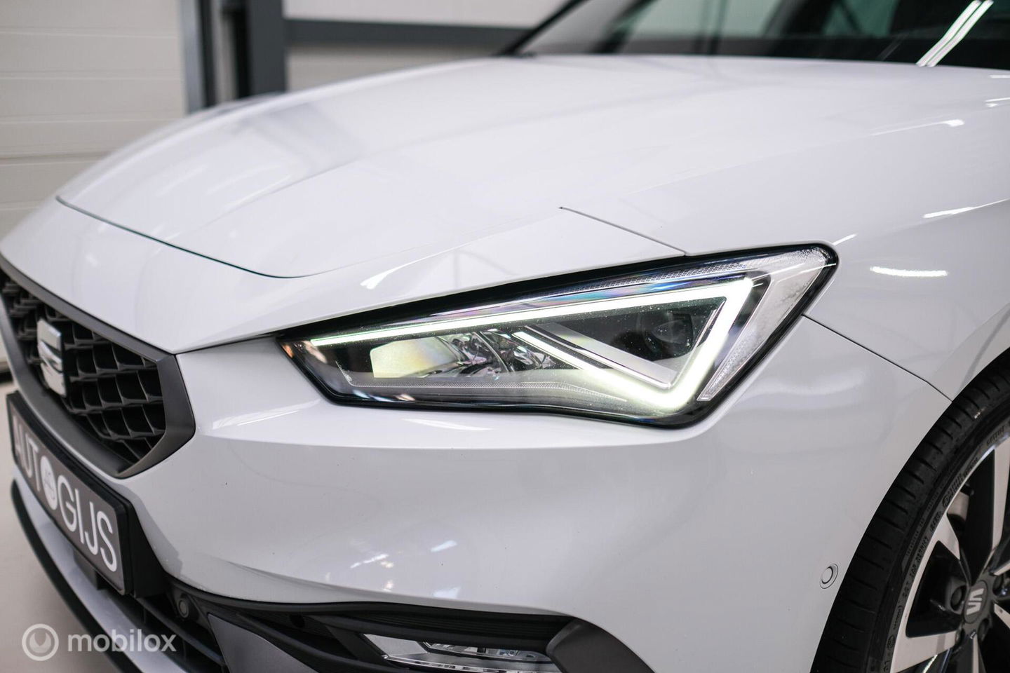 SEAT Leon Sportstourer FR 1.4 TSI eHybrid | ACC | Stoel + stuur verwarming | Drivers Assistent Pack XL | LED | CarPlay | Camera | Sportstoelen | Flippe