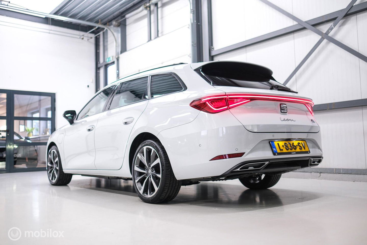 SEAT Leon Sportstourer FR 1.4 TSI eHybrid | ACC | Stoel + stuur verwarming | Drivers Assistent Pack XL | LED | CarPlay | Camera | Sportstoelen | Flippe