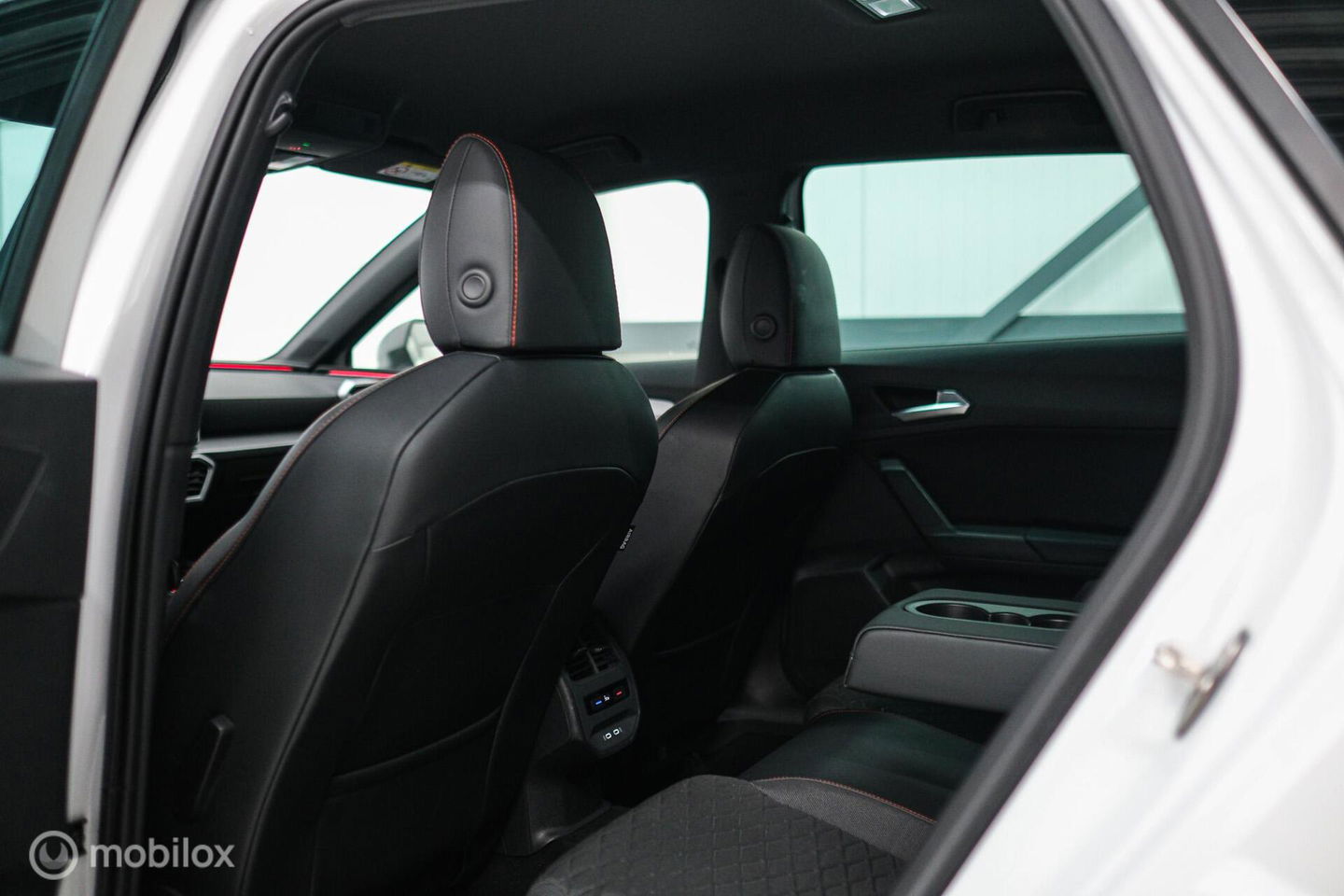 SEAT Leon Sportstourer FR 1.4 TSI eHybrid | ACC | Stoel + stuur verwarming | Drivers Assistent Pack XL | LED | CarPlay | Camera | Sportstoelen | Flippe