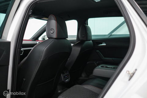 SEAT Leon Sportstourer FR 1.4 TSI eHybrid | ACC | Stoel + stuur verwarming | Drivers Assistent Pack XL | LED | CarPlay | Camera | Sportstoelen | Flippe