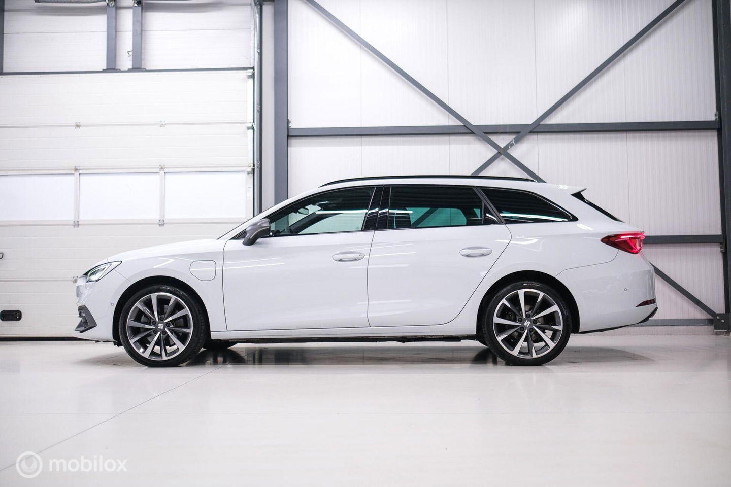 SEAT Leon Sportstourer FR 1.4 TSI eHybrid | ACC | Stoel + stuur verwarming | Drivers Assistent Pack XL | LED | CarPlay | Camera | Sportstoelen | Flippe