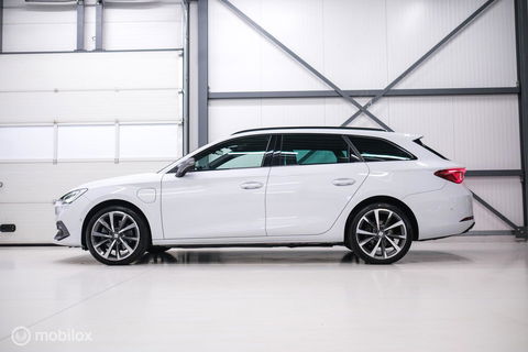 SEAT Leon Sportstourer FR 1.4 TSI eHybrid | ACC | Stoel + stuur verwarming | Drivers Assistent Pack XL | LED | CarPlay | Camera | Sportstoelen | Flippe