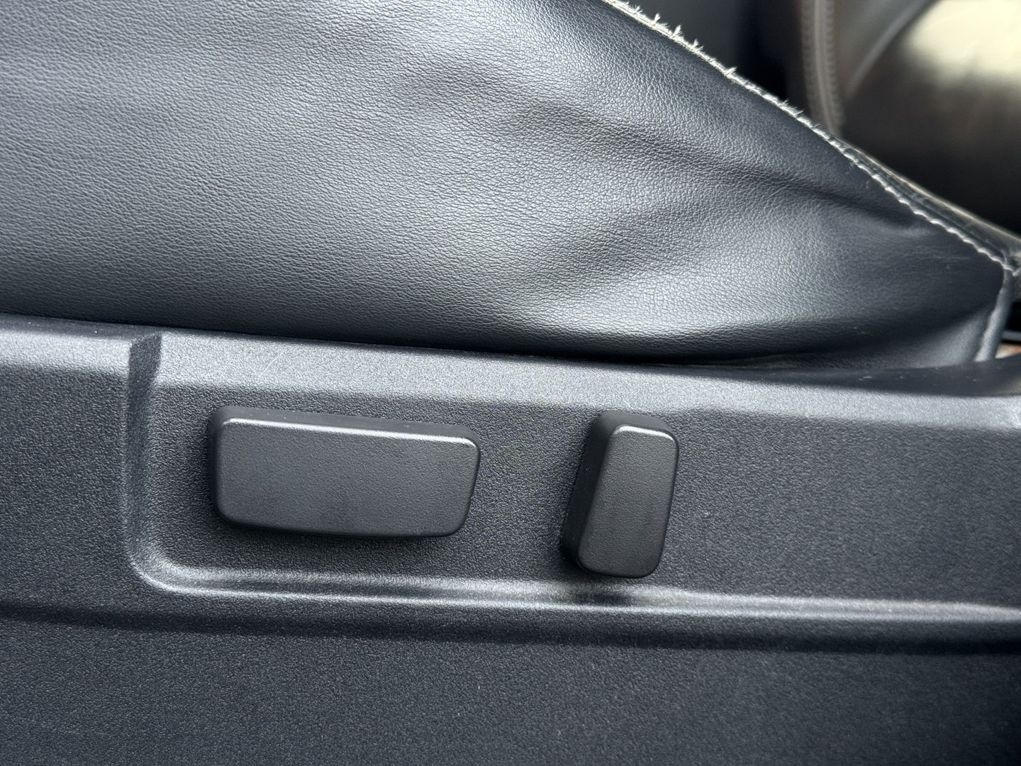 Mitsubishi Outlander 2.0 PHEV instyle+ | 18'' lichtmetaal | 360° Camera | Schuif / kanteldak | 1500KG trekken | Stoel / Stuurverwarming | Lederen Bekleding |