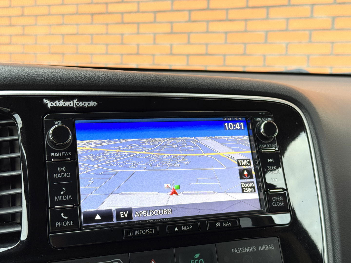 Mitsubishi Outlander 2.0 PHEV instyle+ | 18'' lichtmetaal | 360° Camera | Schuif / kanteldak | 1500KG trekken | Stoel / Stuurverwarming | Lederen Bekleding |