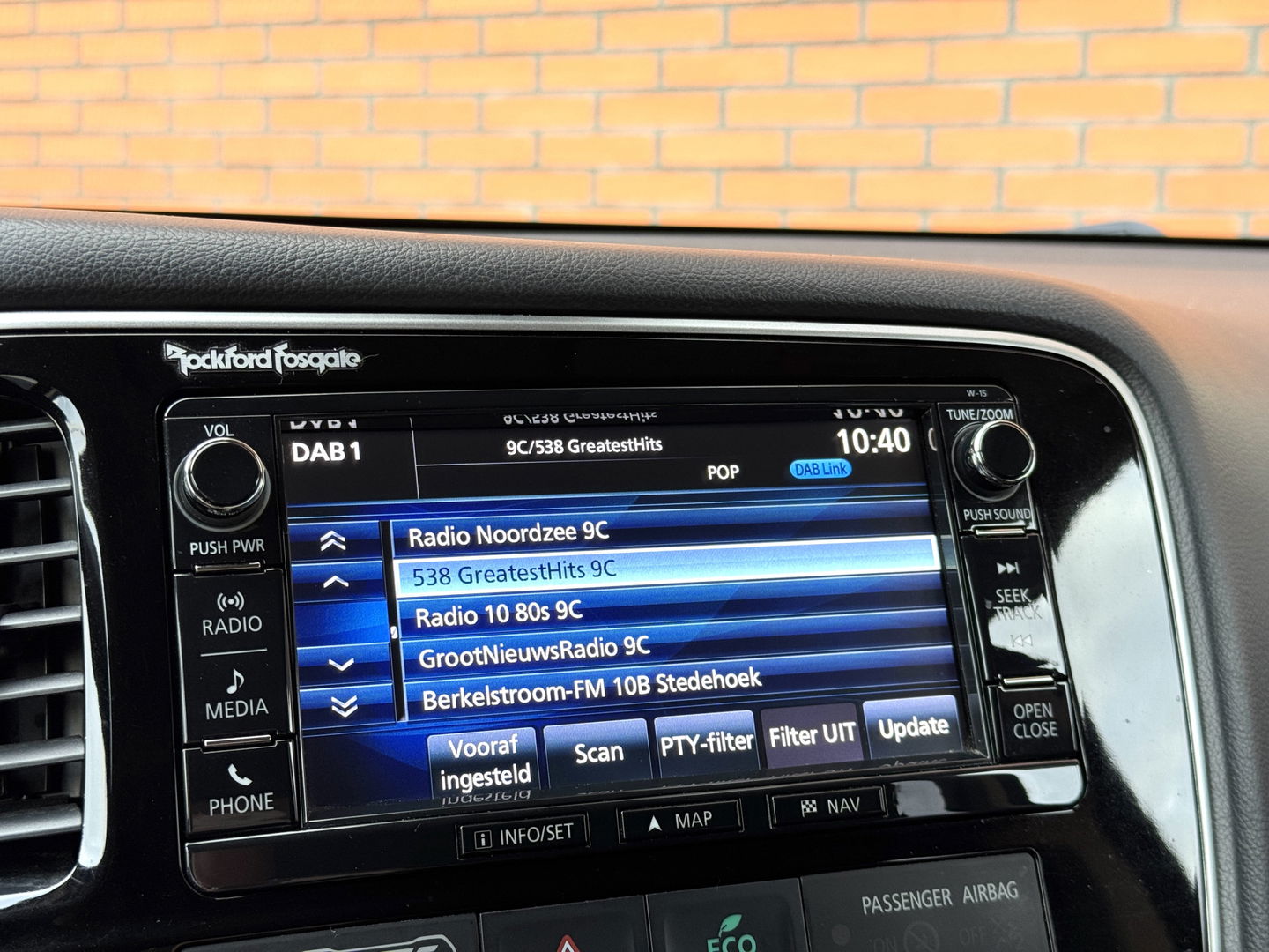 Mitsubishi Outlander 2.0 PHEV instyle+ | 18'' lichtmetaal | 360° Camera | Schuif / kanteldak | 1500KG trekken | Stoel / Stuurverwarming | Lederen Bekleding |