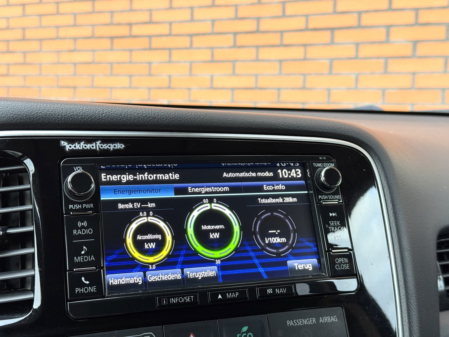 Mitsubishi Outlander 2.0 PHEV instyle+ | 18'' lichtmetaal | 360° Camera | Schuif / kanteldak | 1500KG trekken | Stoel / Stuurverwarming | Lederen Bekleding |