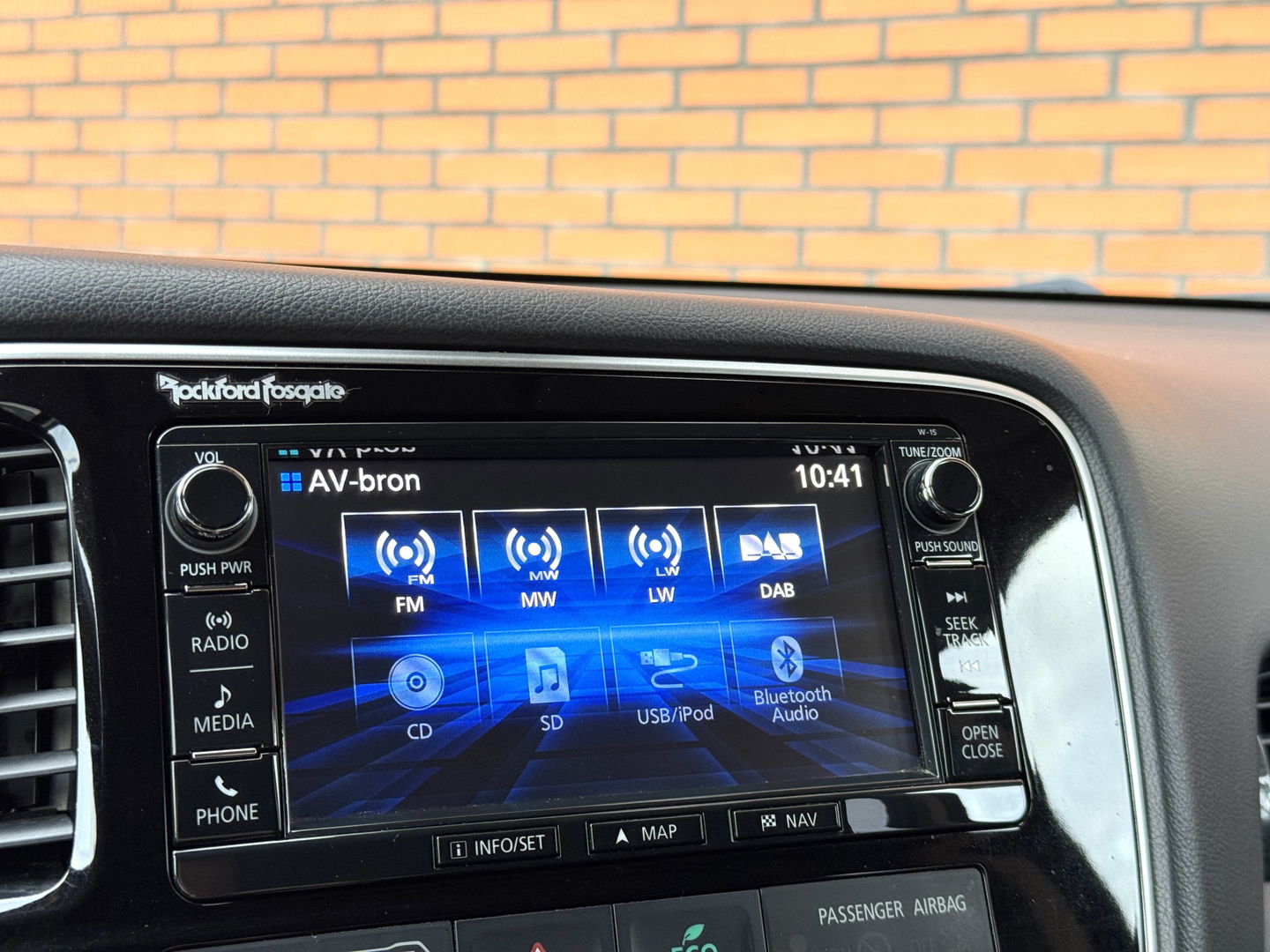 Mitsubishi Outlander 2.0 PHEV instyle+ | 18'' lichtmetaal | 360° Camera | Schuif / kanteldak | 1500KG trekken | Stoel / Stuurverwarming | Lederen Bekleding |