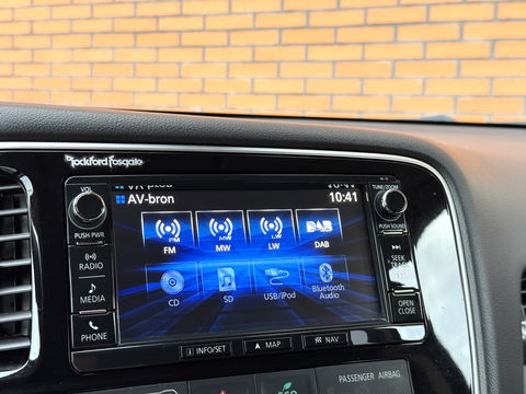 Mitsubishi Outlander 2.0 PHEV instyle+ | 18'' lichtmetaal | 360° Camera | Schuif / kanteldak | 1500KG trekken | Stoel / Stuurverwarming | Lederen Bekleding |