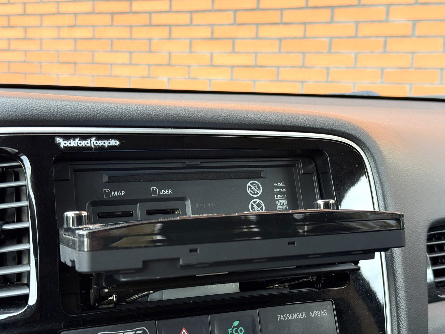 Mitsubishi Outlander 2.0 PHEV instyle+ | 18'' lichtmetaal | 360° Camera | Schuif / kanteldak | 1500KG trekken | Stoel / Stuurverwarming | Lederen Bekleding |