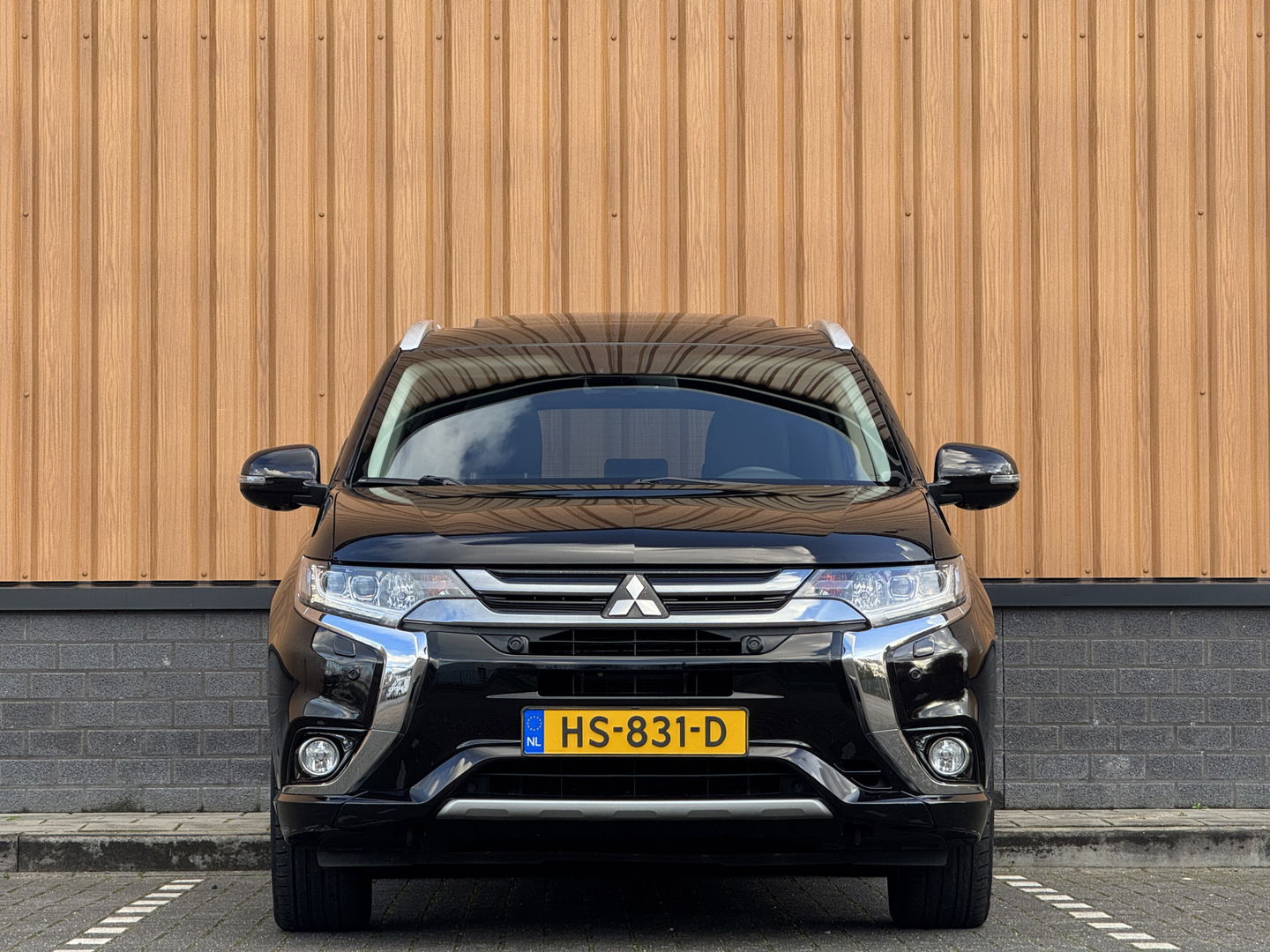 Mitsubishi Outlander 2.0 PHEV instyle+ | 18'' lichtmetaal | 360° Camera | Schuif / kanteldak | 1500KG trekken | Stoel / Stuurverwarming | Lederen Bekleding |