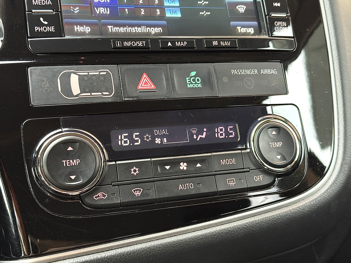 Mitsubishi Outlander 2.0 PHEV instyle+ | 18'' lichtmetaal | 360° Camera | Schuif / kanteldak | 1500KG trekken | Stoel / Stuurverwarming | Lederen Bekleding |